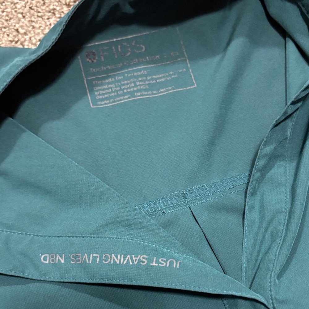 Figs Women's Teal Scrub Set with Aqua Drawstrings Fionx Material - Picture 9 of 12